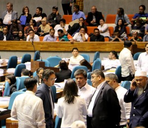 Congressmen confer with ARMM Regional Governor Mujiv Hataman during a one-minute suspension of interpellations in the plenary hearing on September 28, 2016. The regional budget amounting to P40.573 billion passed by legislators last night is the biggest in the ARMM's history. (ARMM Bureau of Public Information)