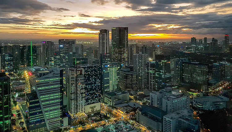 Bonifacio-Global-City_and_Makati_skylines